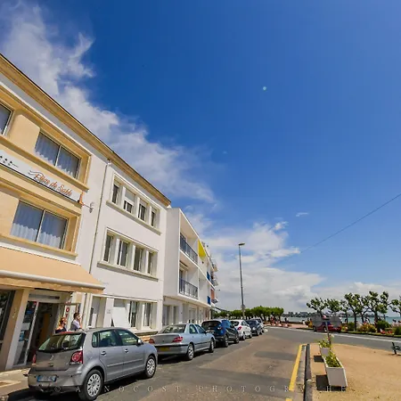 Logis Reve De Sable 3* ロワイヤン